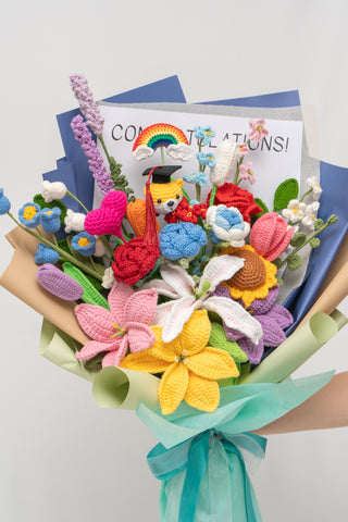 ความภาคภูมิใจในพิธีรับปริญญา + หมีหนึ่งตัว