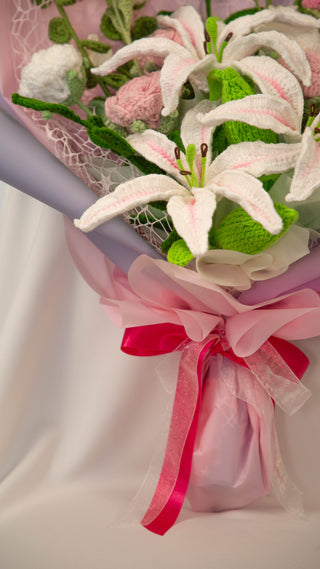 ดอกลิลลี่ยักษ์สามดอก