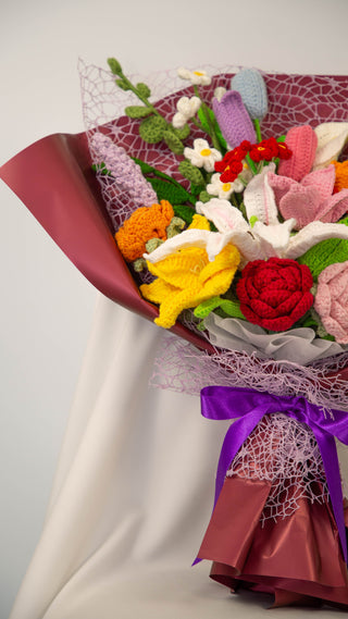 ช่อดอกไม้สีแดงเข้มสุดอลังการ