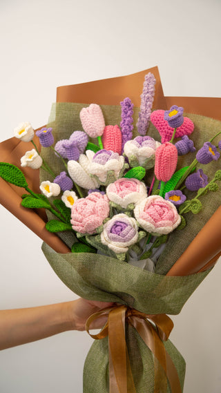 ช่อกุหลาบสีม่วงและสีชมพูขนาดใหญ่