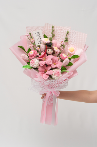 สาวรับปริญญา - ชมพูสุดสวย