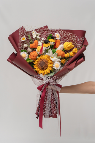 ช่อดอกไม้ขนาดใหญ่ สีแดงเลือดหมู หมีสองตัว