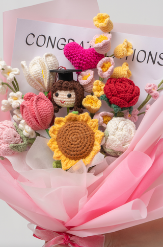 สาวน้อยรับปริญญา