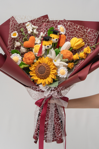 ช่อดอกไม้ขนาดใหญ่ สีแดงเลือดหมู หมีสองตัว